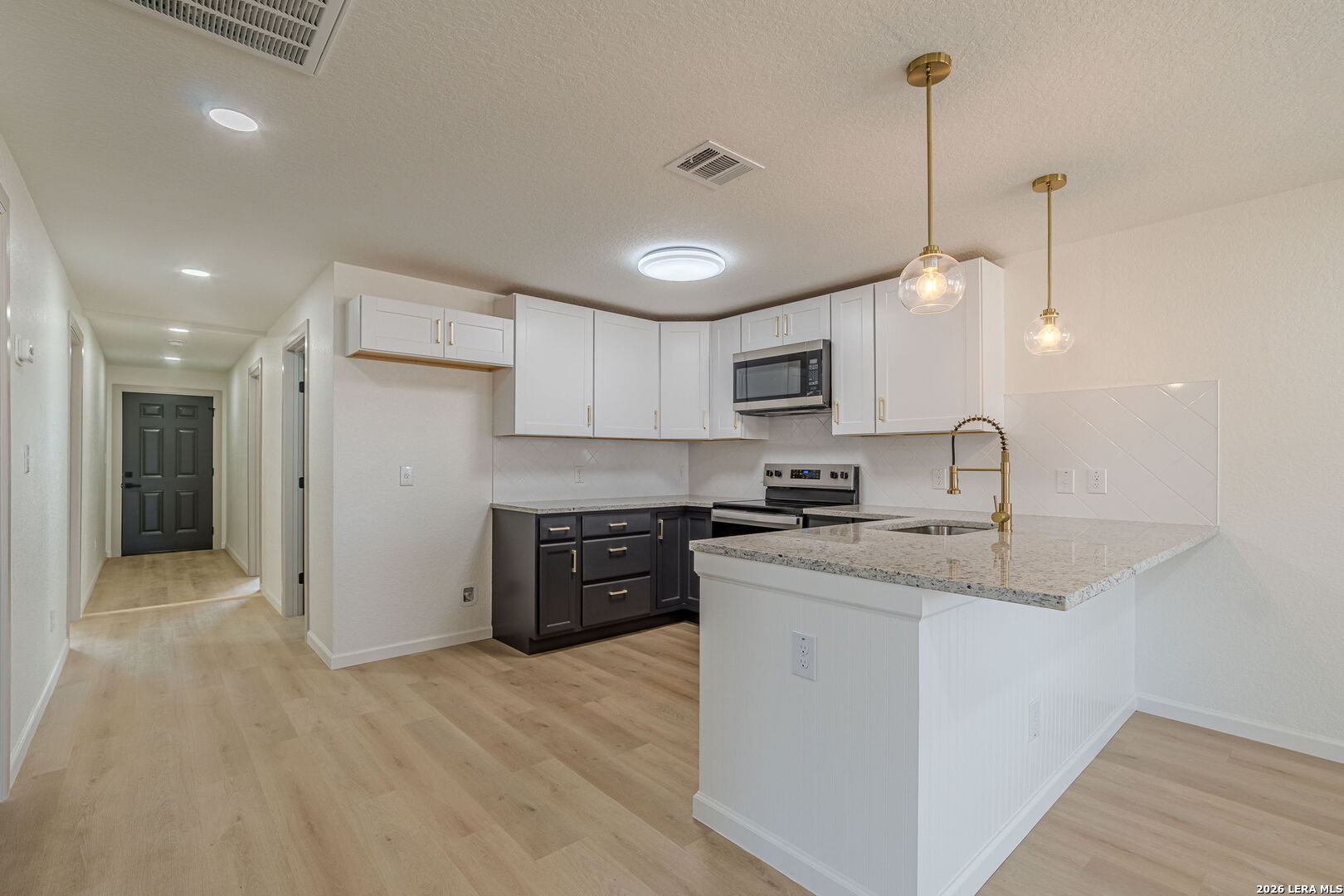 508 Hickory Street Jourdanton, TX 78026 - Photo 8 of 23