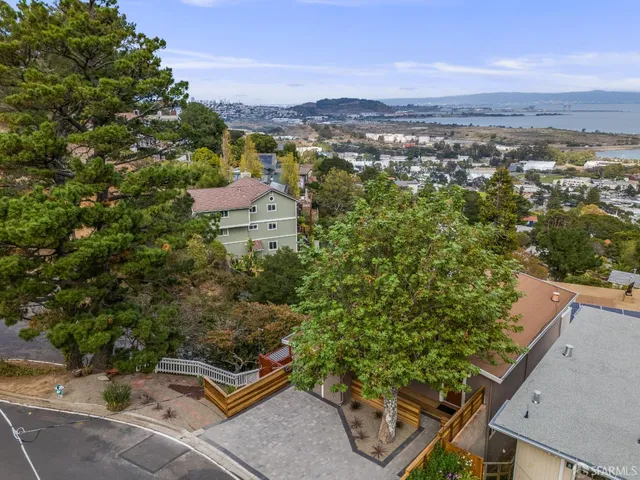 $999,000 | 121 Kings Road, Brisbane, CA 94005