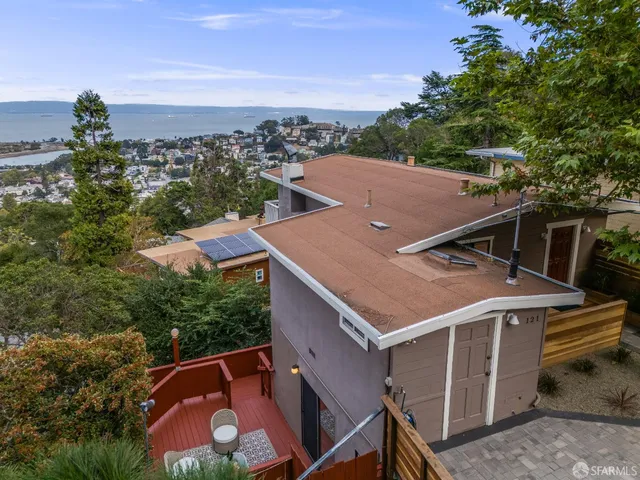 $999,000 | 121 Kings Road, Brisbane, CA 94005