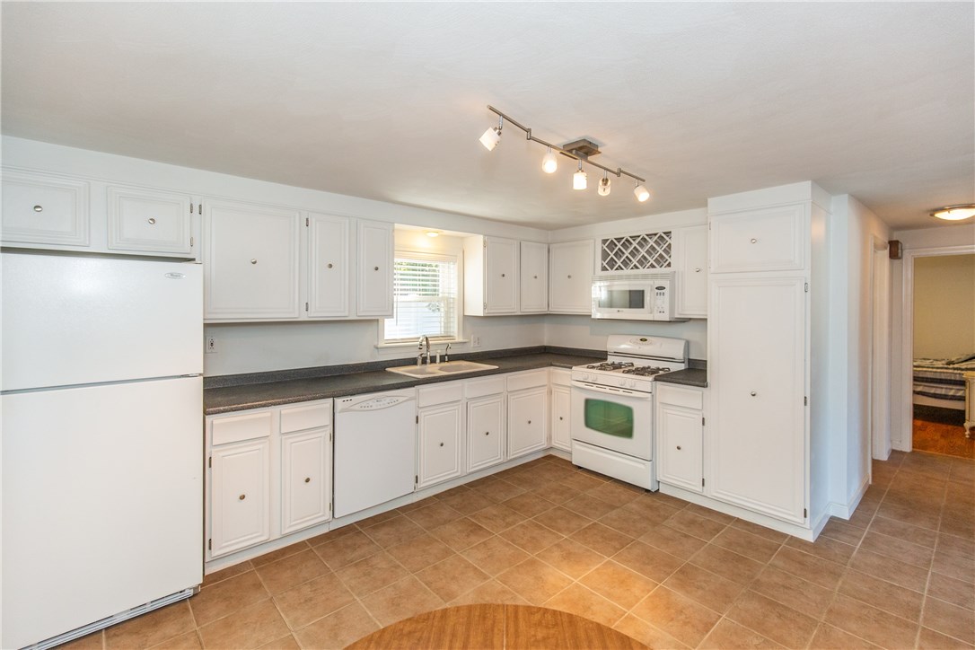 1933 Mendon Road Cumberland, RI 02864 - Photo 3 of 36
