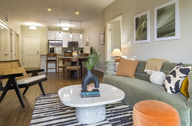 $3,300 | 255 North Addison Avenue, Unit 636, Elmhurst, IL 60126