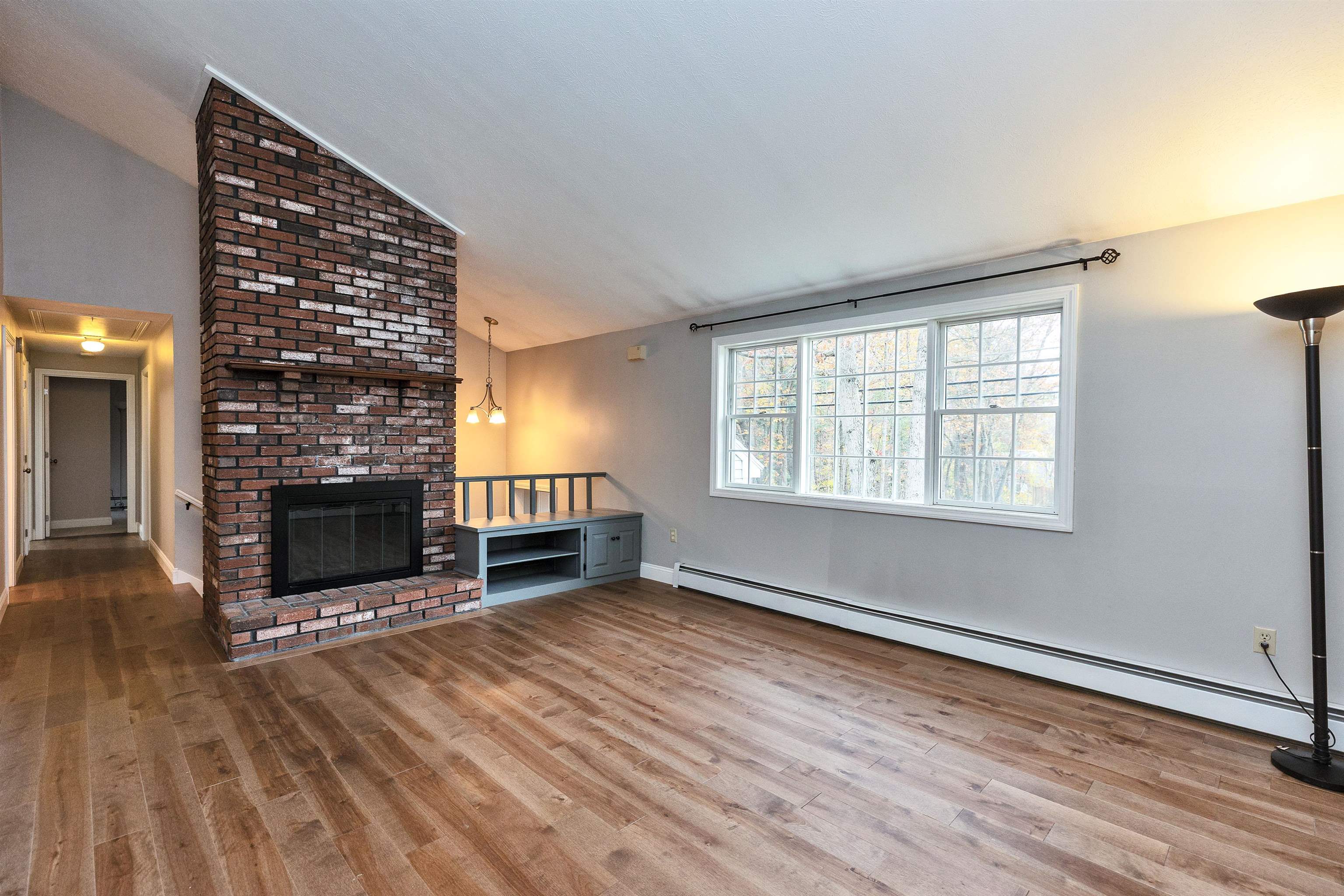188 Harris Road Nashua, NH 03062 - Photo 3 of 29 Gallery Image 3
