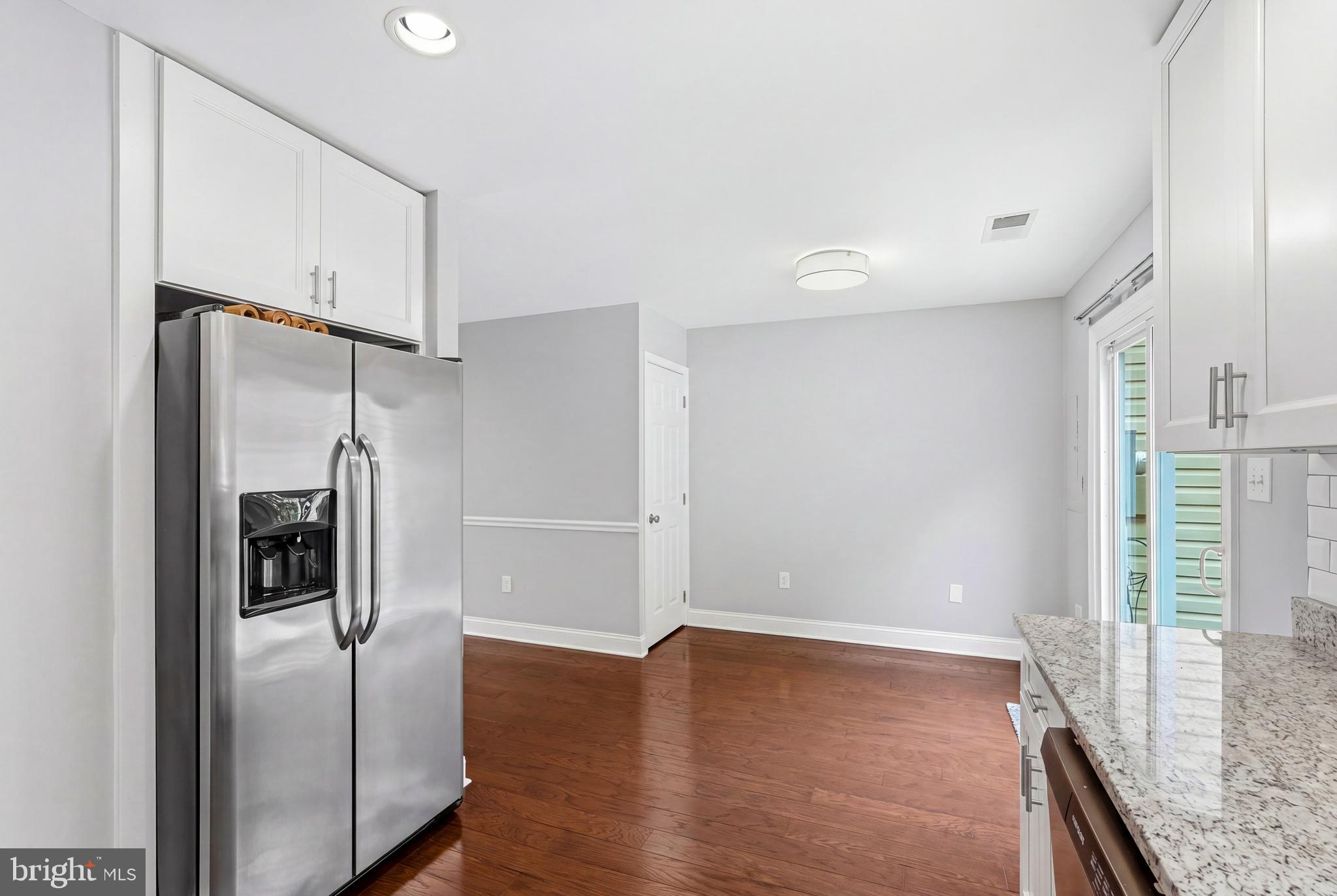 14823 Bolton Road Centreville, VA 20121 - Photo 6 of 27 Kitchen/Dining