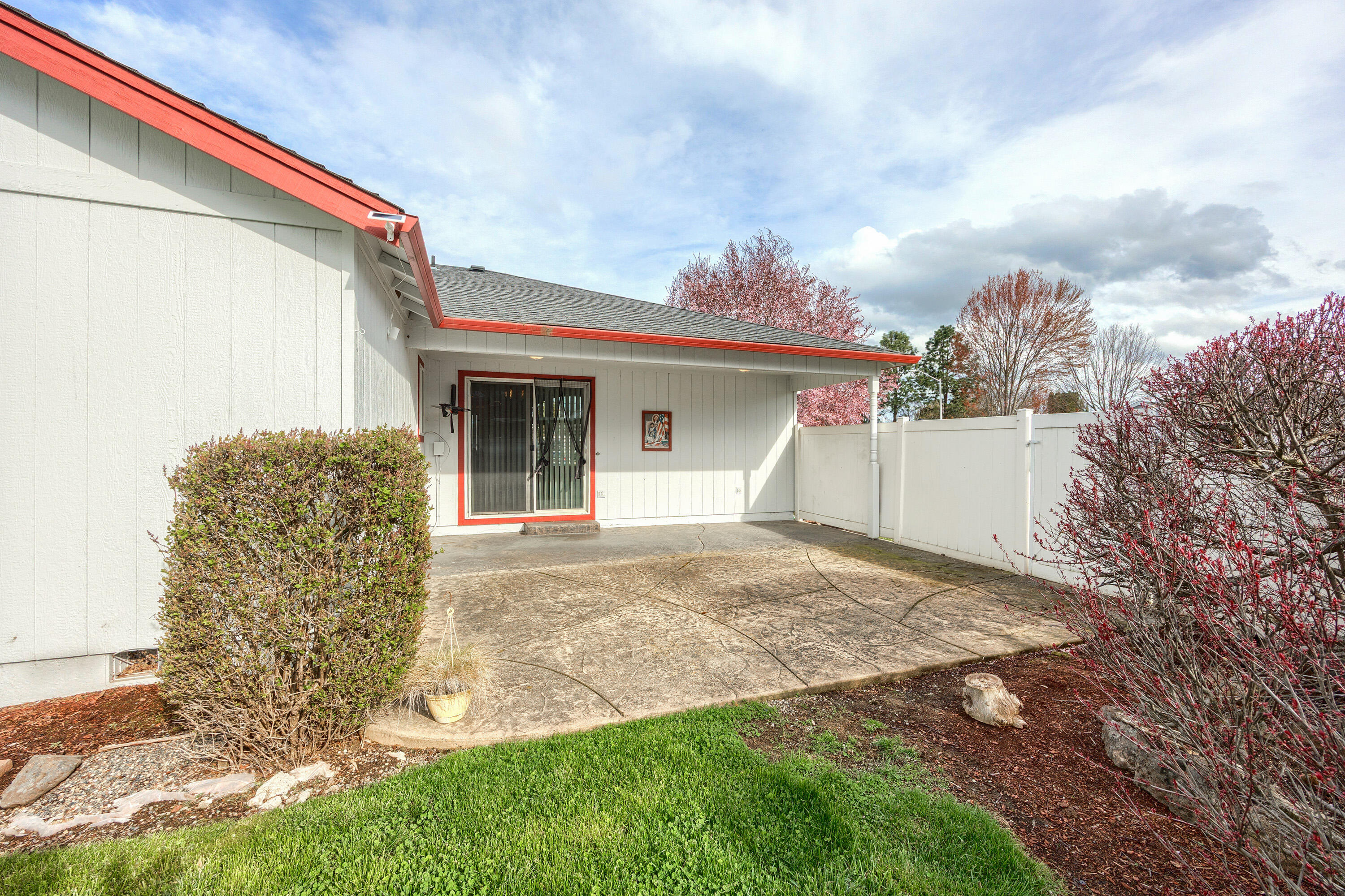 1225 Rochelle Court Central Point, OR 97502 - Photo 15 of 32 ApxRC (7)