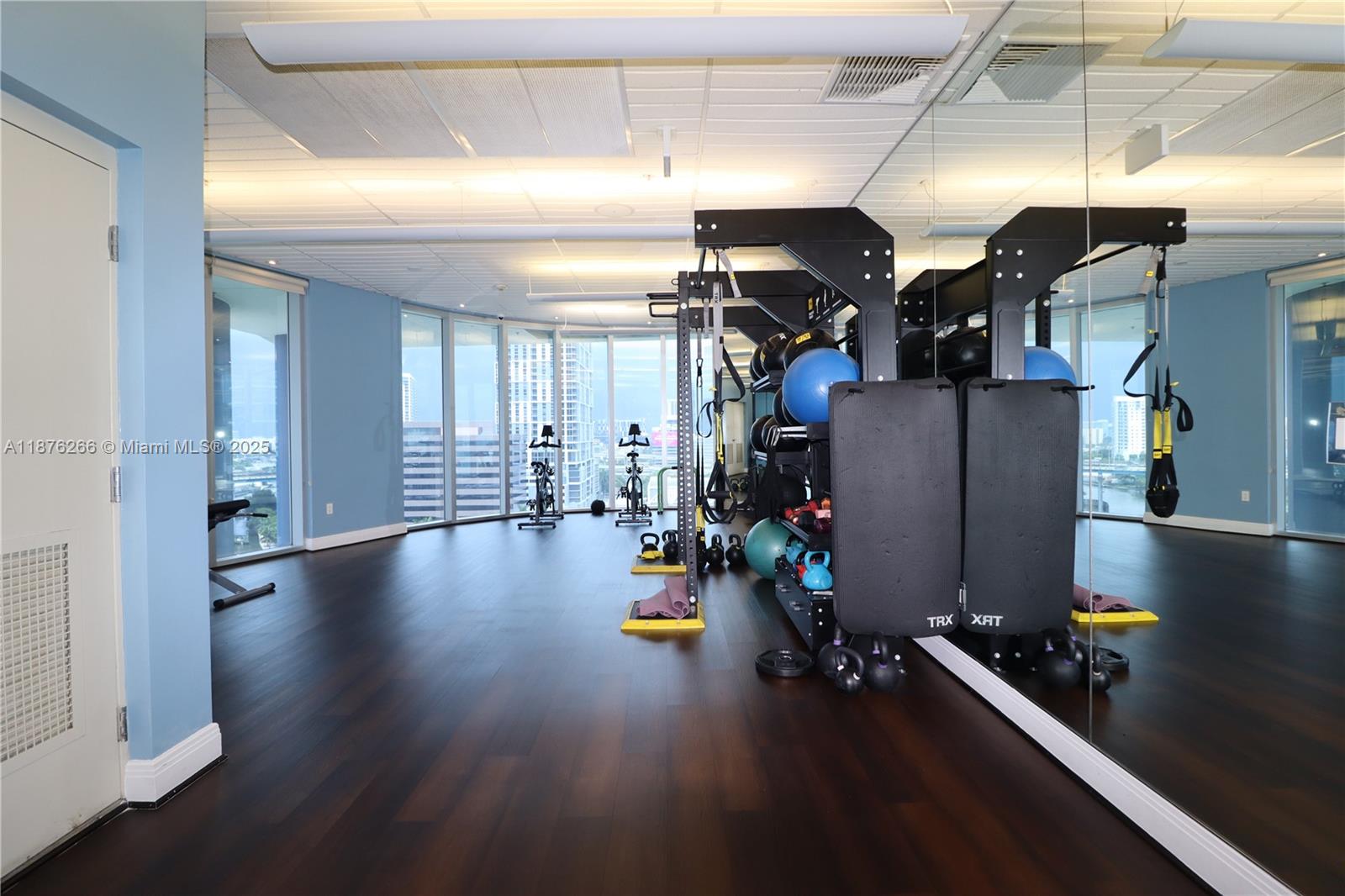 185 Southwest 7th Street, Unit 2900 Miami, FL 33130 - Photo 18 of 25 a view of a room with gym equipment