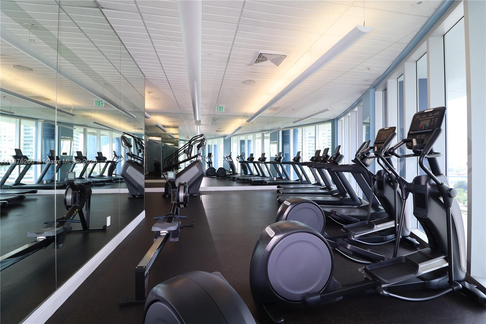 185 Southwest 7th Street, Unit 2900 Miami, FL 33130 - Photo 19 of 25 a view of gym