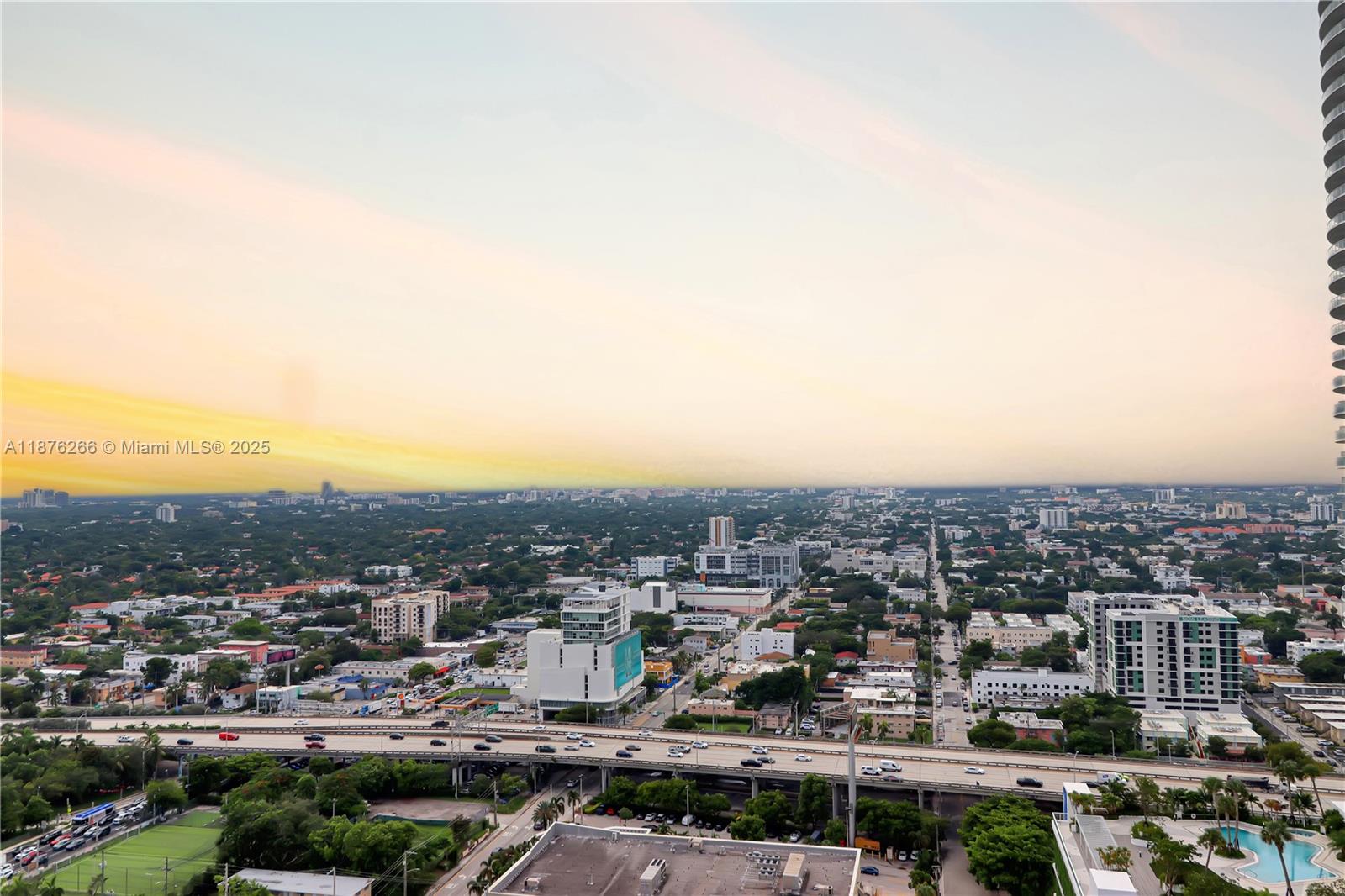 185 Southwest 7th Street, Unit 2900 Miami, FL 33130 - Photo 25 of 25 an aerial view of multiple house