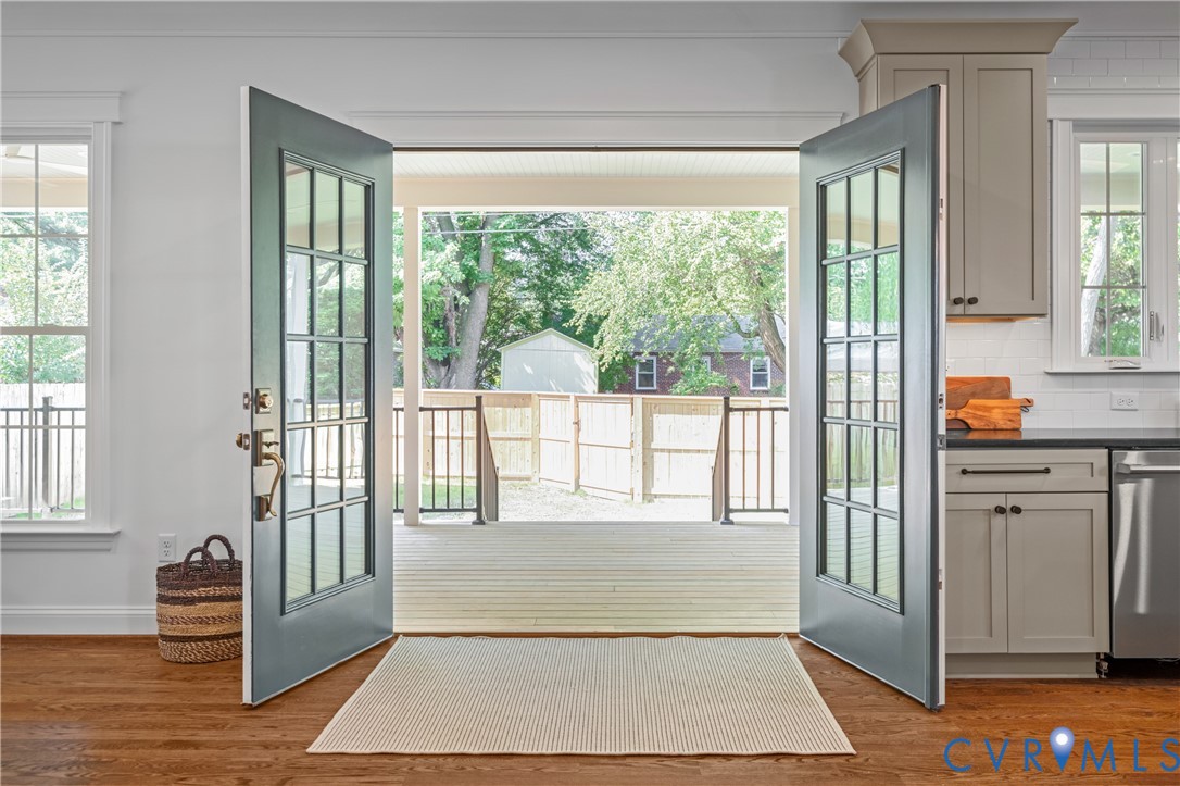 4705 Fitzhugh Avenue Richmond, VA 23230 - Photo 21 of 50 a room with window and stairs