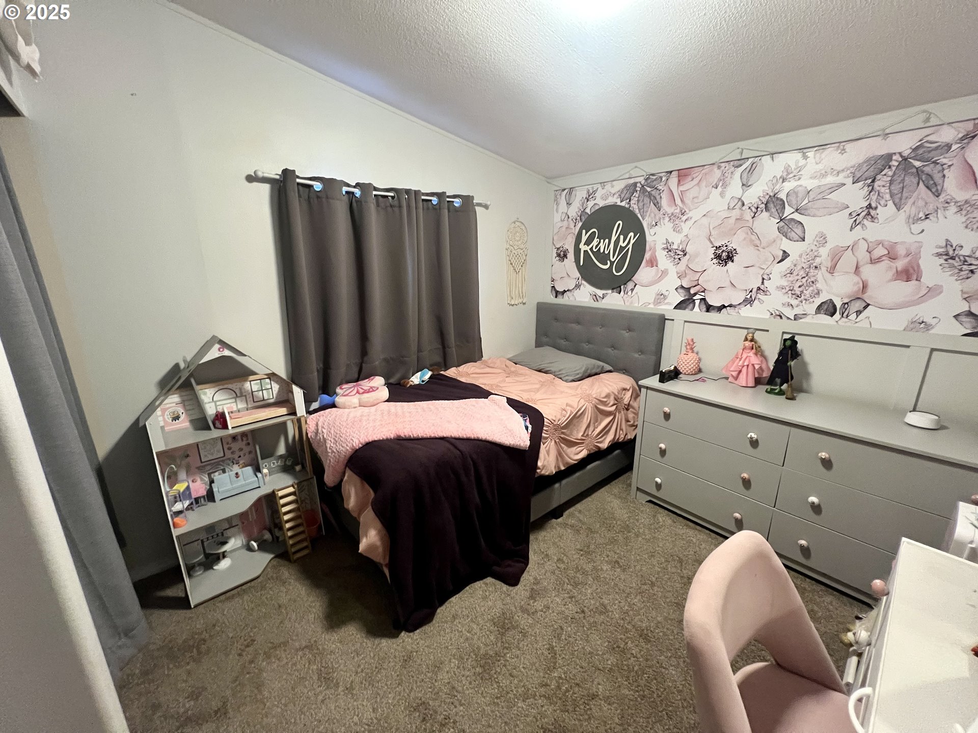 548 Pioneer Court Union, OR 97883 - Photo 13 of 18 a bedroom with a bed and a window