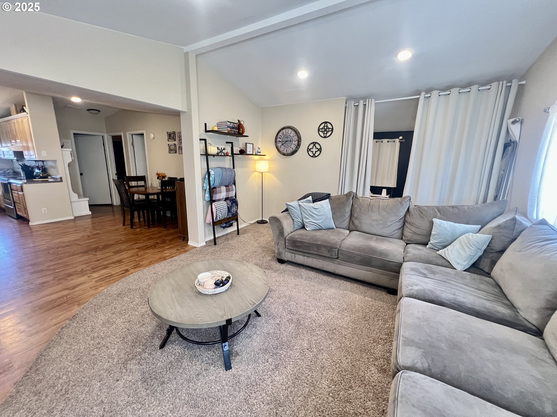 548 Pioneer Court Union, OR 97883 - Photo 4 of 18 a living room with furniture and a table