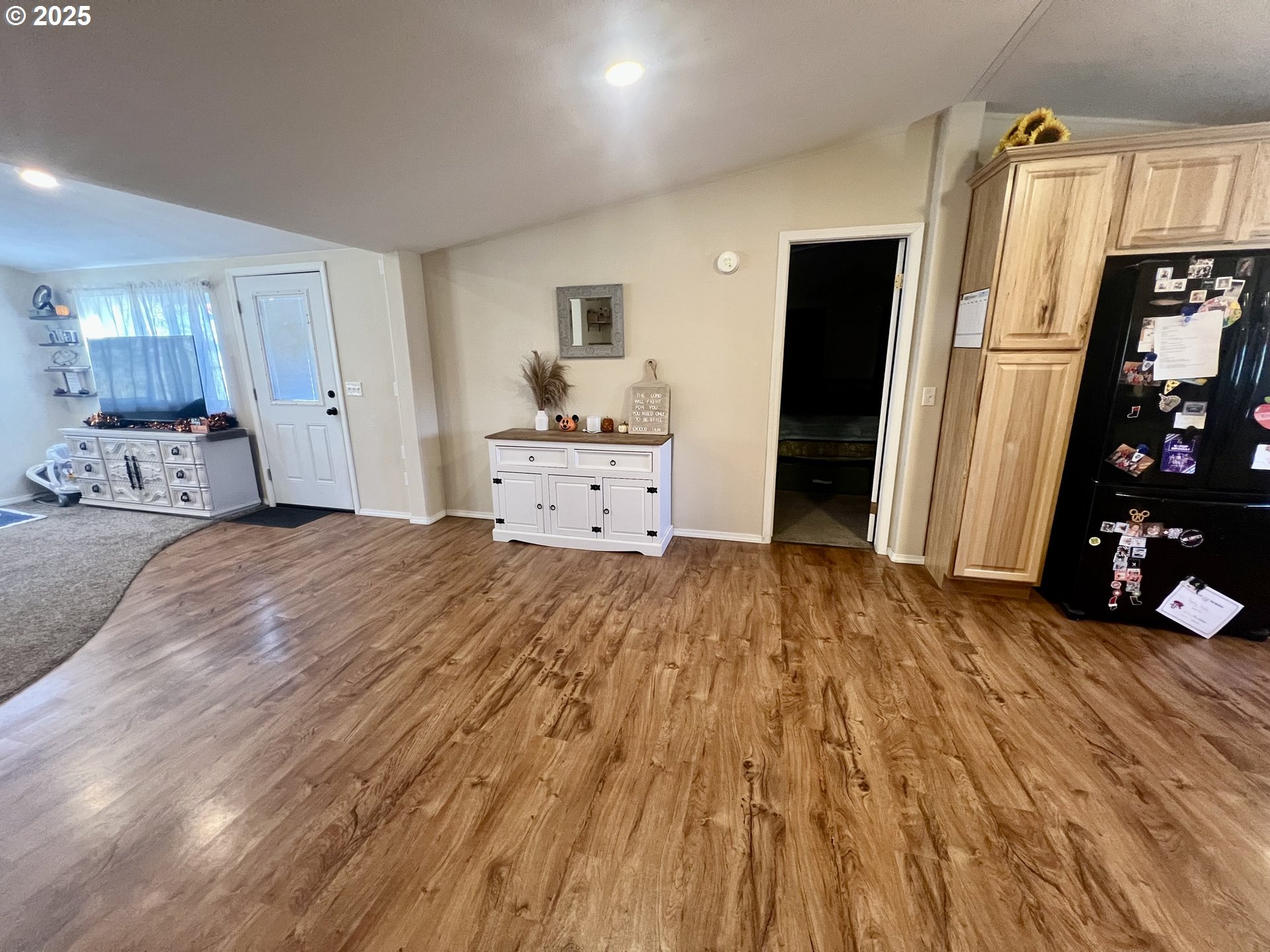 548 Pioneer Court Union, OR 97883 - Photo 8 of 18 a room with a bed and furniture