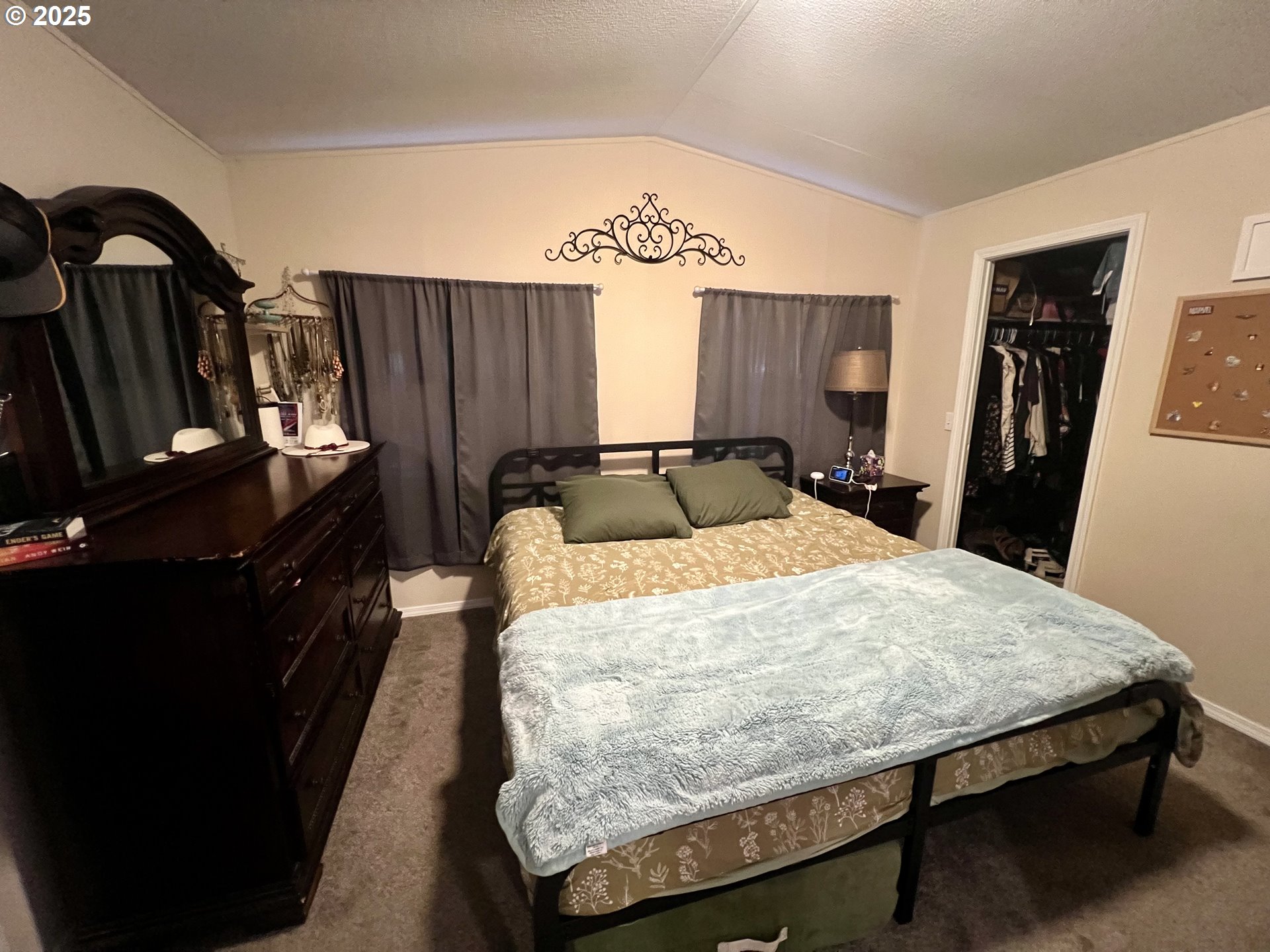 548 Pioneer Court Union, OR 97883 - Photo 9 of 18 a bedroom with a bed and dresser with mirror