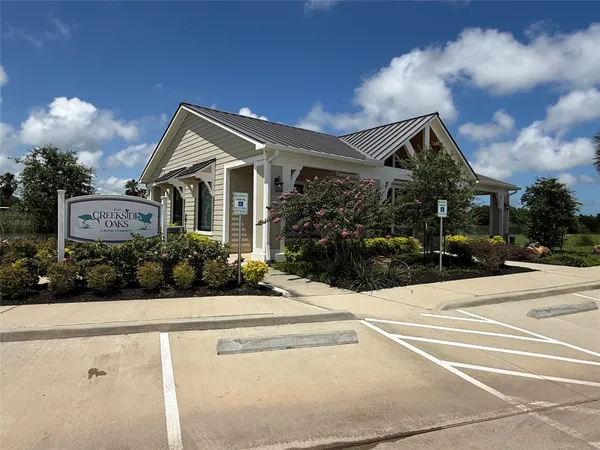 $900 | 3127 Maverick Loop, Unit 26, Oyster Creek, TX 77541