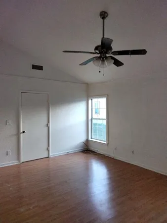 $1,275 | 811 East 10th Street, Kemp, TX 75143