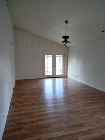 $1,275 | 811 East 10th Street, Kemp, TX 75143