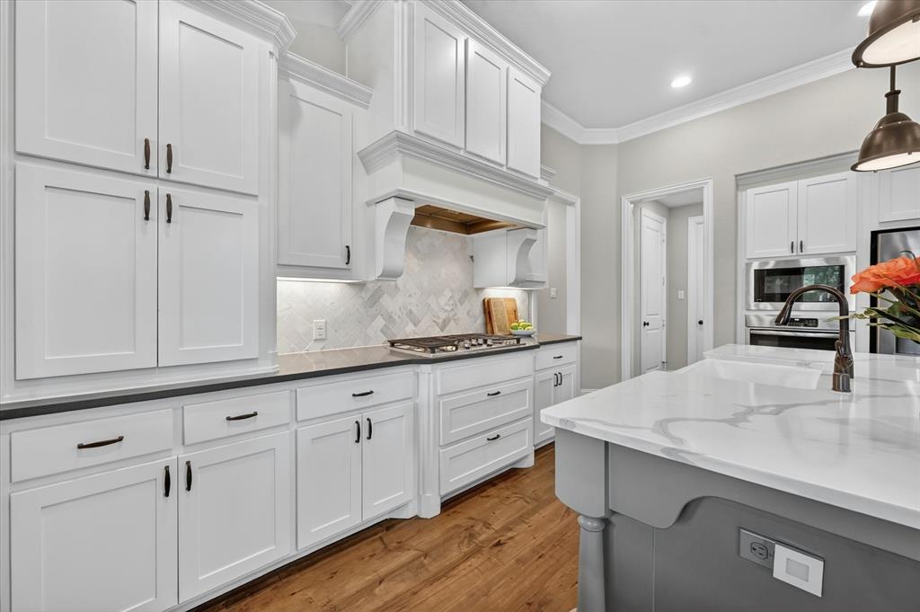 6656 Roughleaf Ridge Road Flower Mound, TX 76226 - Photo 11 of 40 a kitchen with granite countertop white cabinets and white appliances