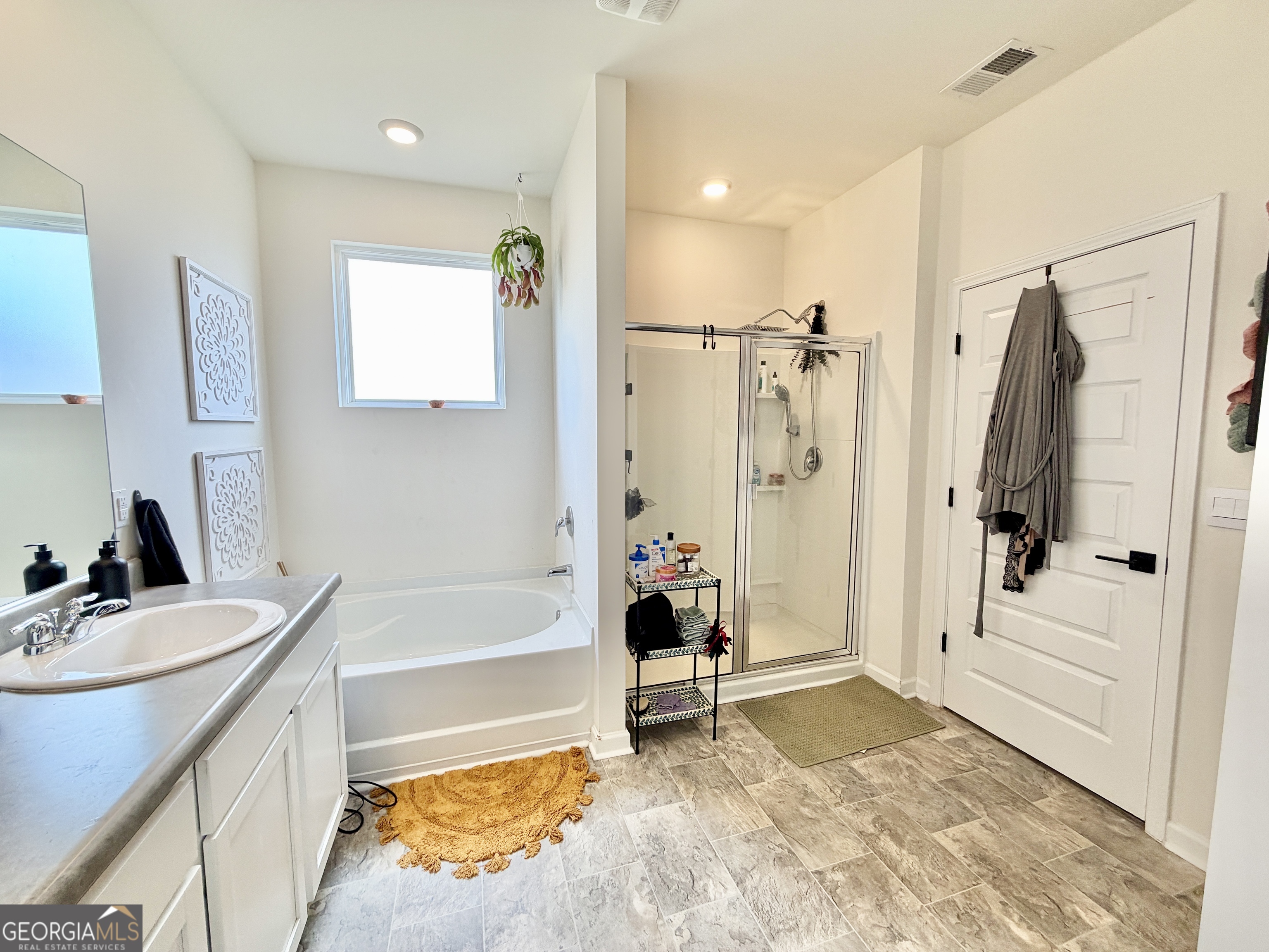 219 Barnyard Way Perry, GA 31069 - Photo 23 of 44 a bathroom with a tub a sink and a mirror
