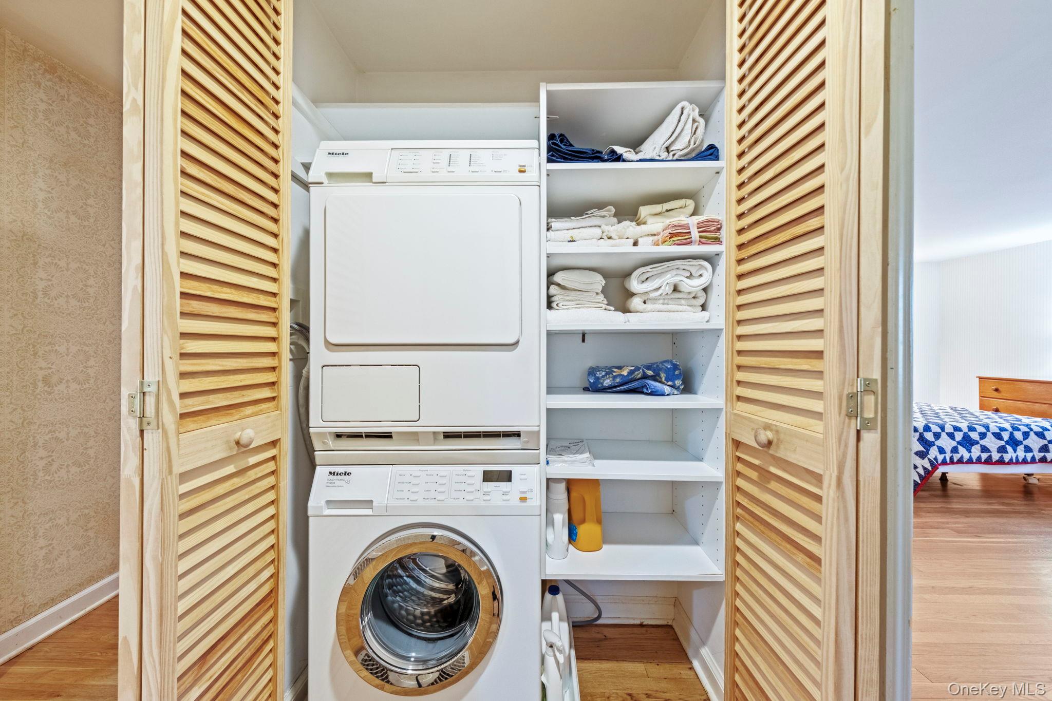 12 Harris Road Katonah, NY 10536 - Photo 18 of 38 a utility room with dryer and washer