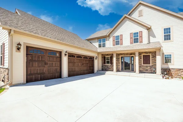 $799,900 | N88-w18648 Duke Court, Menomonee Falls, WI 53051