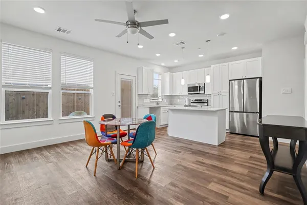 $2,400 | 2116 Shea Road, Unit 103, Dallas, TX 75235