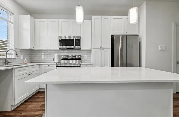 $2,400 | 2116 Shea Road, Unit 103, Dallas, TX 75235