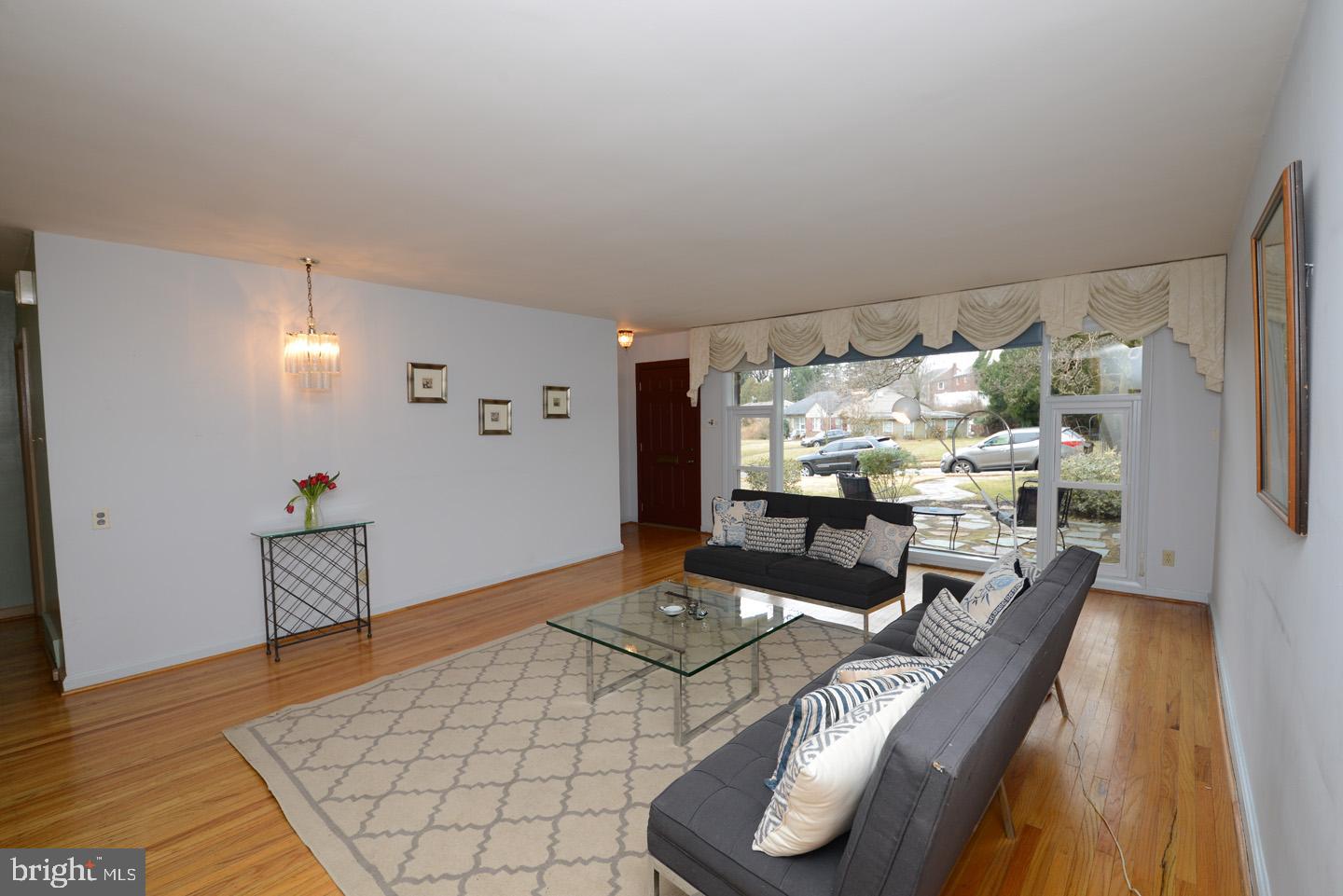 37 Edgemoor Road Cheltenham, PA 19012 - Photo 3 of 28 Living Room