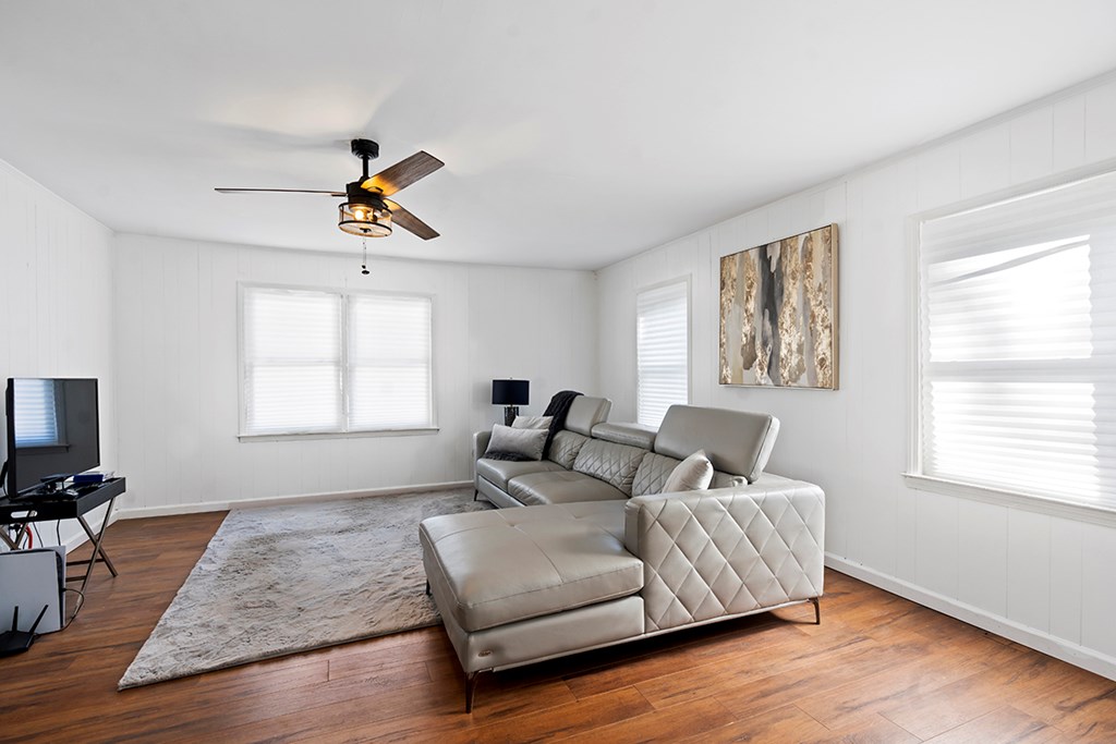 302 Lake Forest Road Greenwood, SC 29649 - Photo 9 of 25 Gallery Image 9