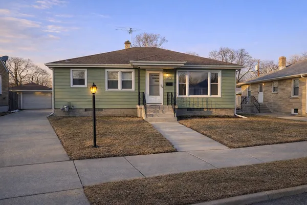 a front view of house with yard