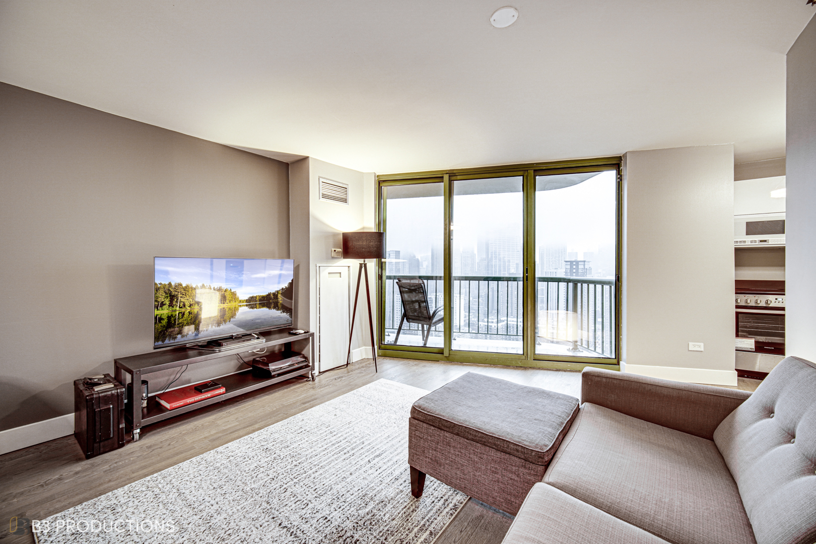 111 West Maple Street, Unit 3112 Chicago, IL 60610 - Photo 5 of 18 a living room with furniture and a flat screen tv