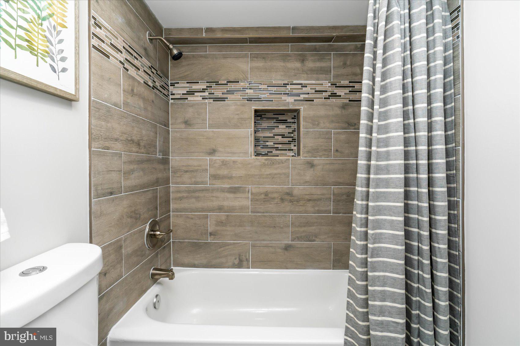 1210 Elm Road Baltimore, MD 21227 - Photo 23 of 43 Full Bathroom