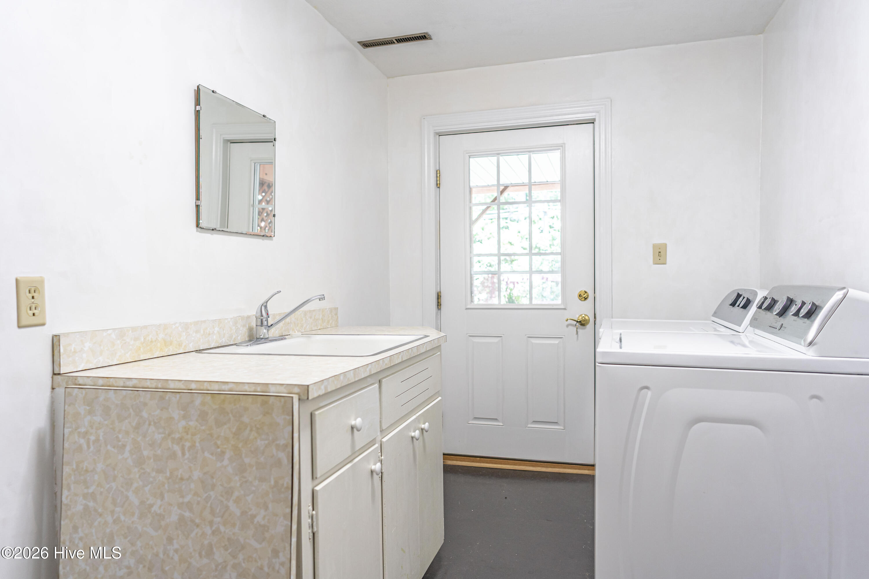 105 Canterbury Road Southern Pines, NC 28387 - Photo 45 of 57 Laundry Room