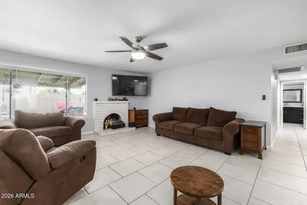 $385,000 | 14408 North 42nd Drive, Phoenix, AZ 85053