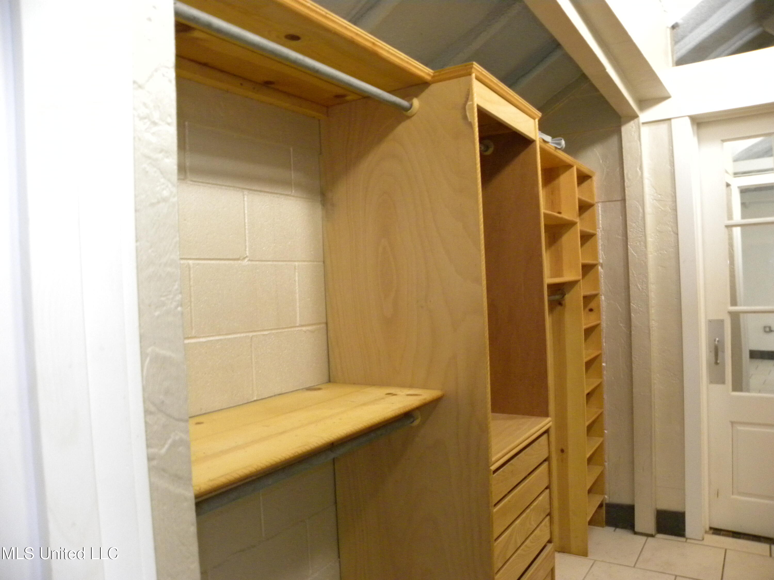 2096 Pat Lane, Unit B Biloxi, MS 39531 - Photo 12 of 19 DSCN9820