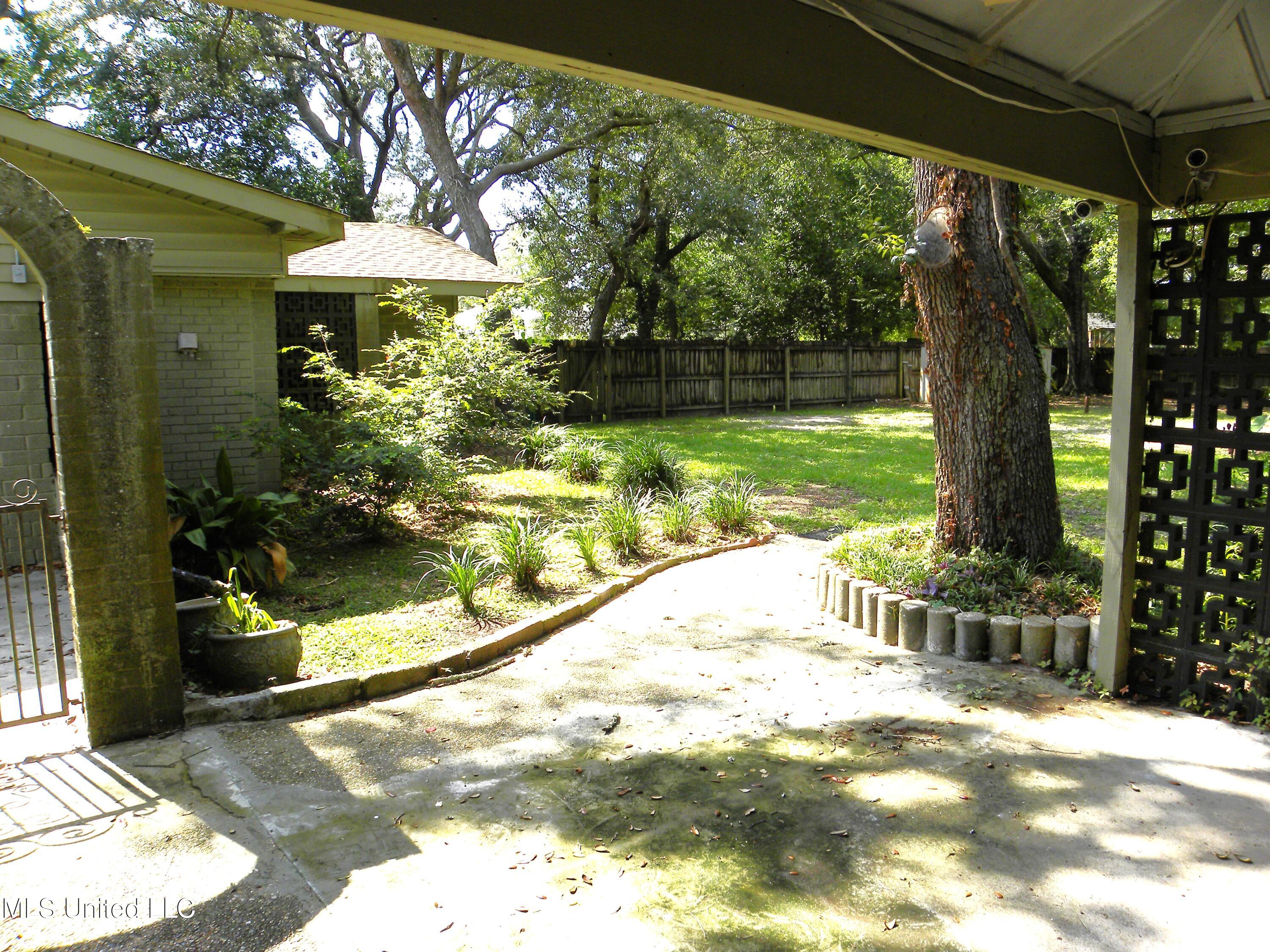 2096 Pat Lane, Unit B Biloxi, MS 39531 - Photo 18 of 19 DSCN9826