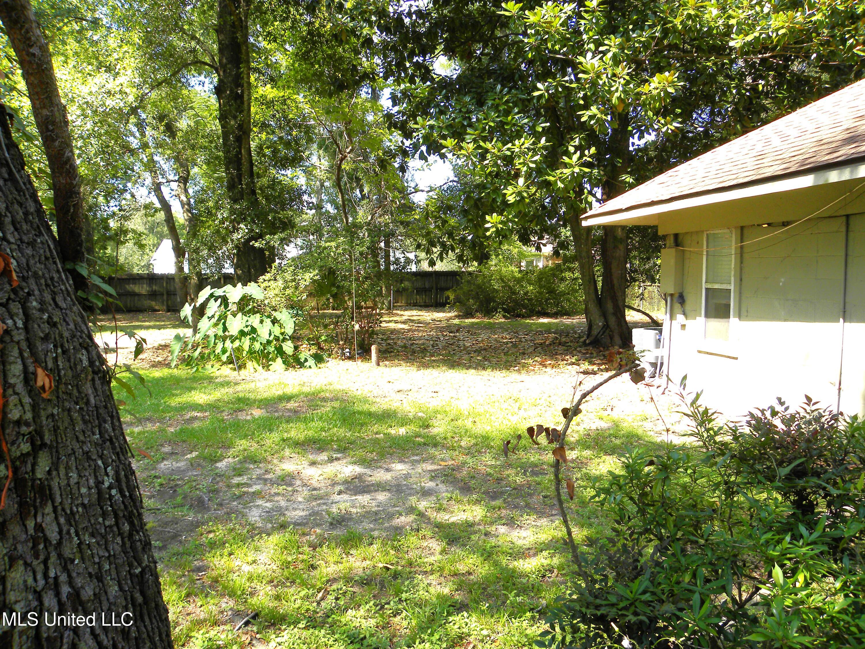 2096 Pat Lane, Unit B Biloxi, MS 39531 - Photo 19 of 19 DSCN9827