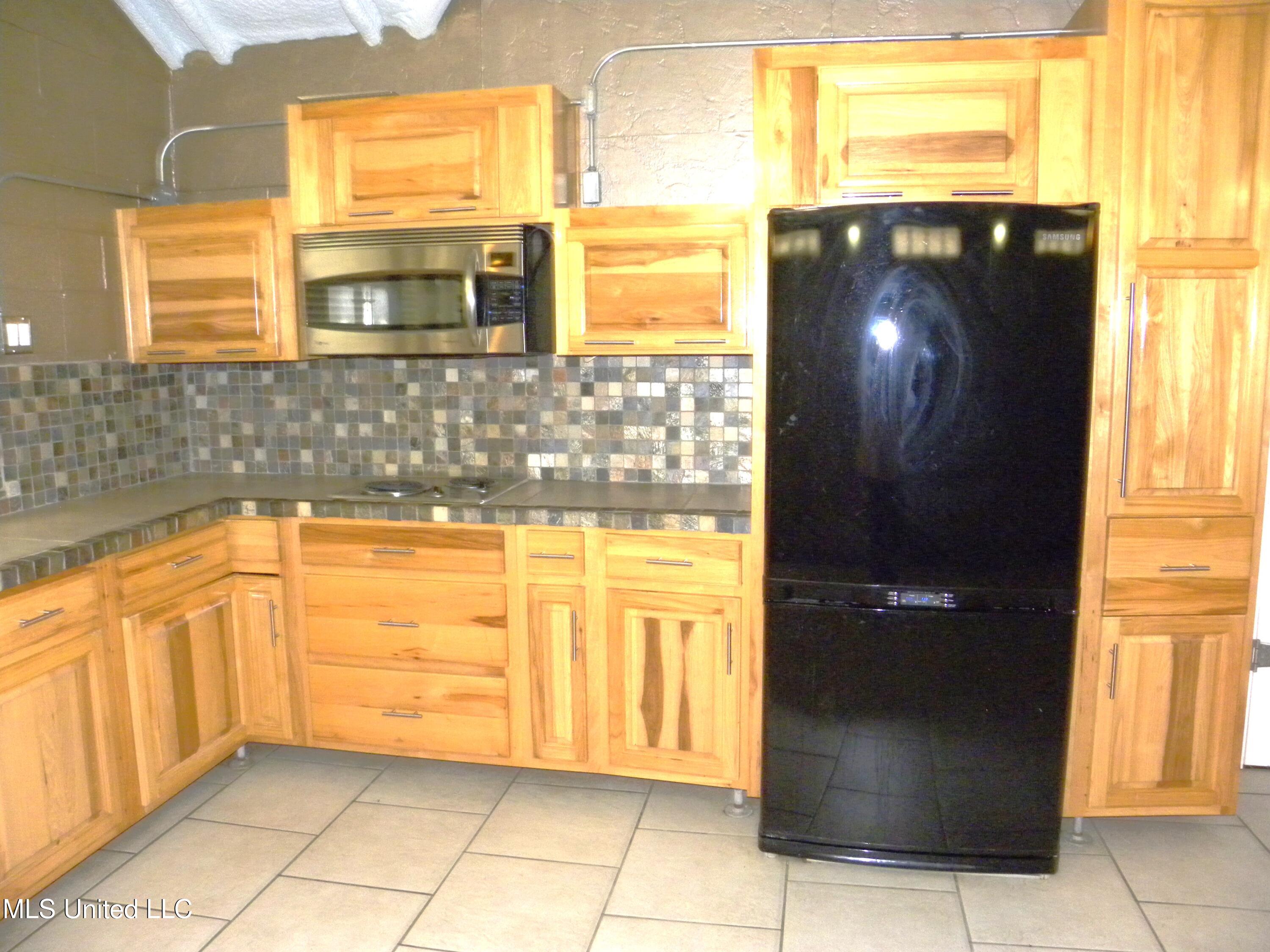 2096 Pat Lane, Unit B Biloxi, MS 39531 - Photo 8 of 19 DSCN9816