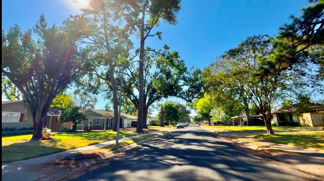 $1,900 | 5106 De Lange Lane, Houston, TX 77092