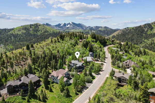 $3,400,000 | 7169 Canyon Drive, Park City, UT 84098