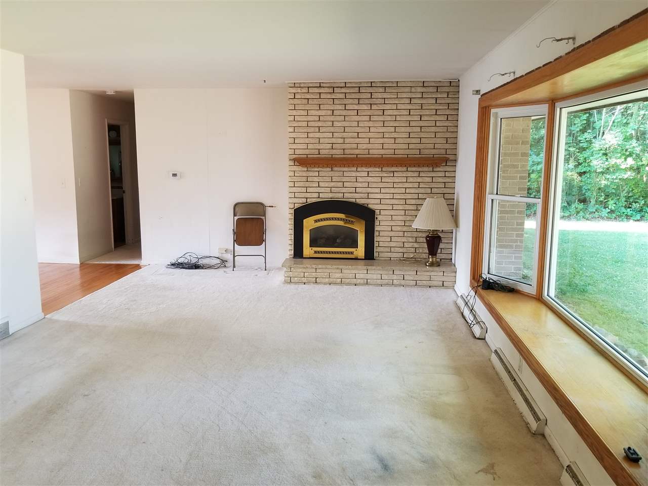 2571 Vandekarr Road Owosso, MI 48867 - Photo 2 of 32 Entry into the Living Room