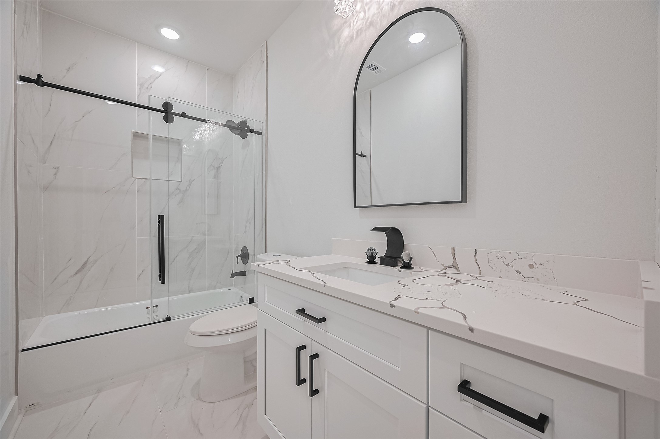 6747 Liverpool Street Houston, TX 77021 - Photo 7 of 18 The secondary bathroom offers a functional layout with a single sink vanity and a convenient tub/shower combination.