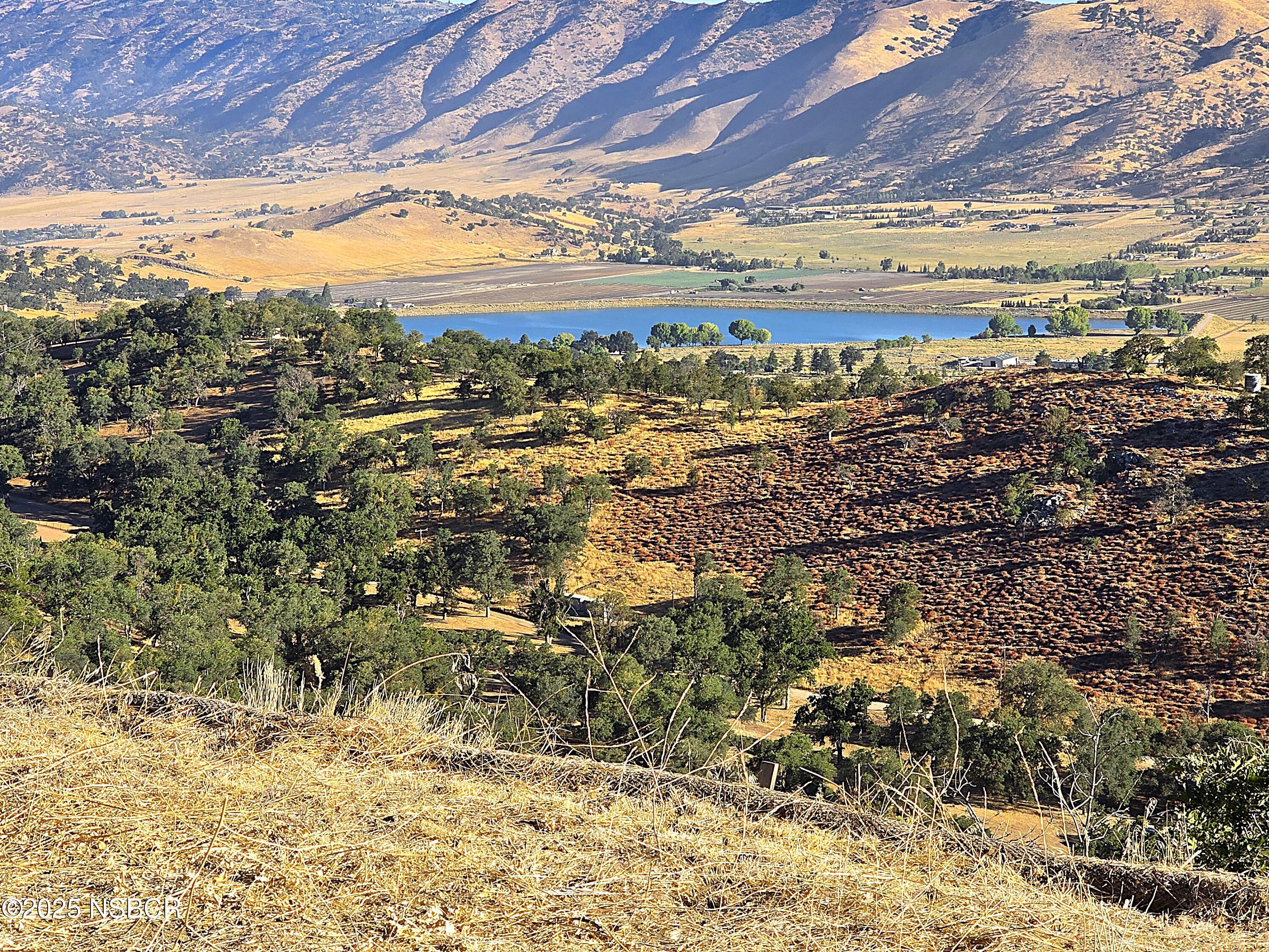 0 Zurich Drive Tehachapi, CA 93561 - Photo 17 of 52 a view of an ocean with a building