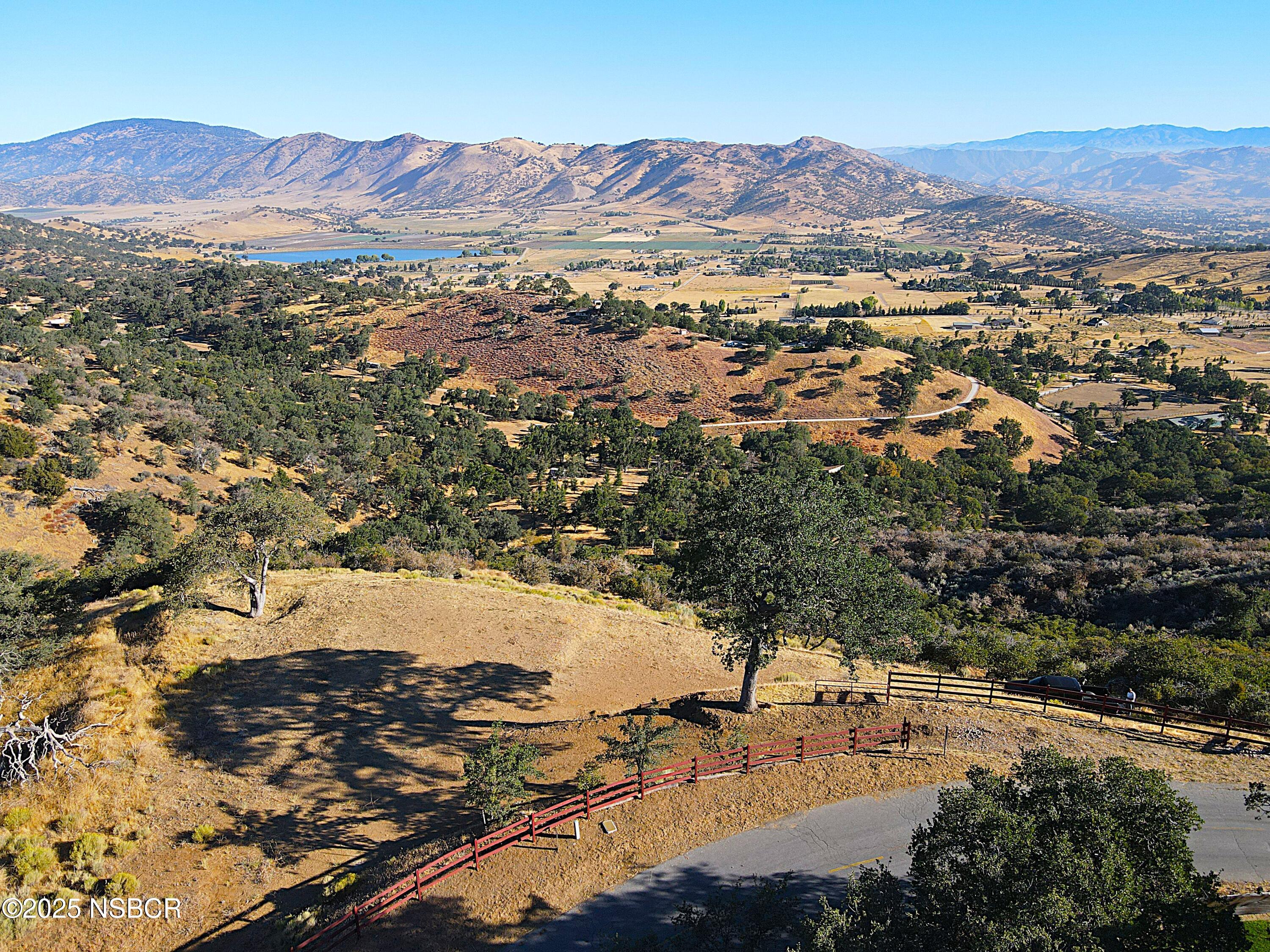 0 Zurich Drive Tehachapi, CA 93561 - Photo 29 of 52 an aerial view of residential house and mountain