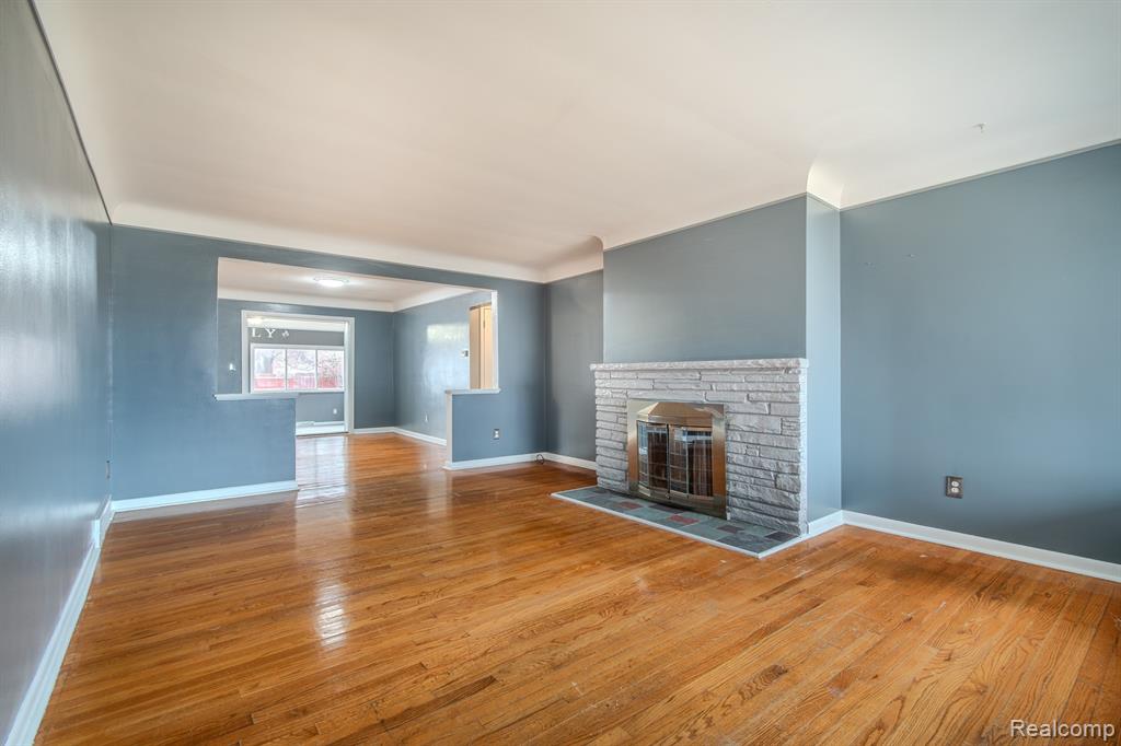 21135 Virginia Avenue Eastpointe, MI 48021 - Photo 3 of 33