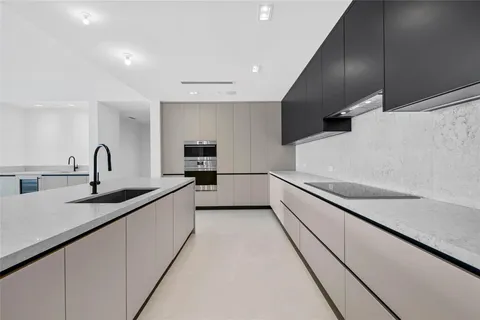 $3,095,000 | 160 Isle Of Venice Drive, Unit 302, Fort Lauderdale, FL 33301