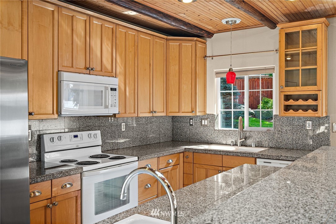 2221 Carpenter Road Southeast Lacey, WA 98503 - Photo 9 of 40 Gallery Image 9