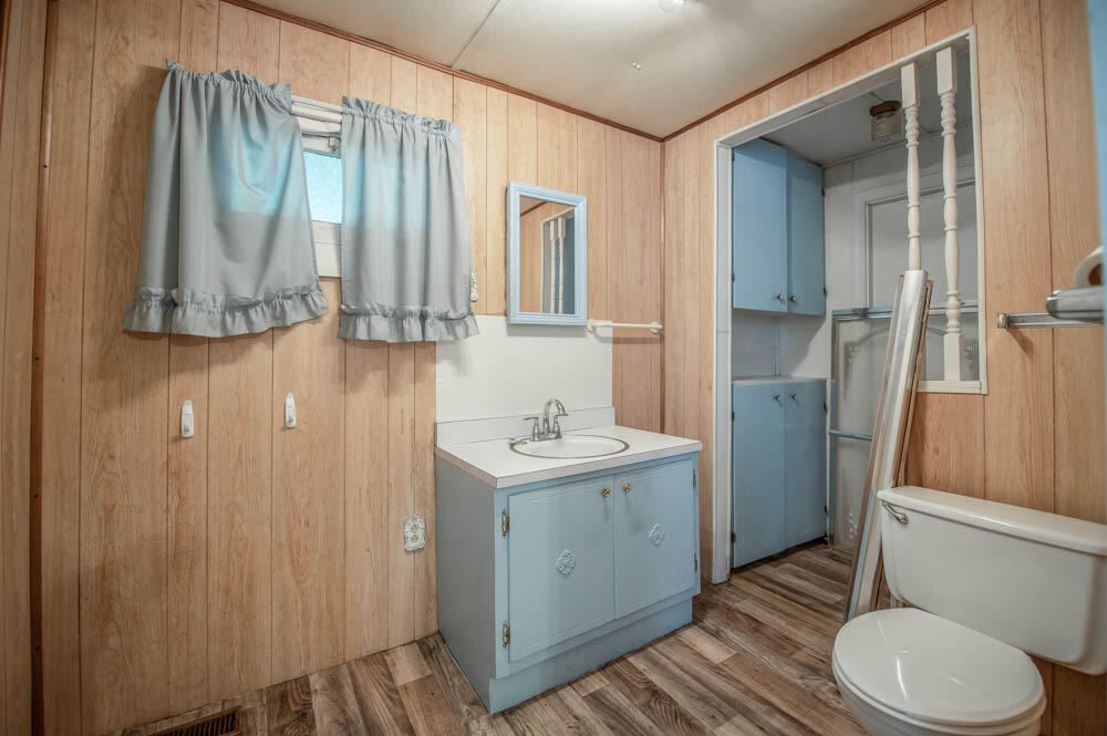 3627 Augusta Road Warrenville, SC 29851 - Photo 10 of 14 Full bathroom!