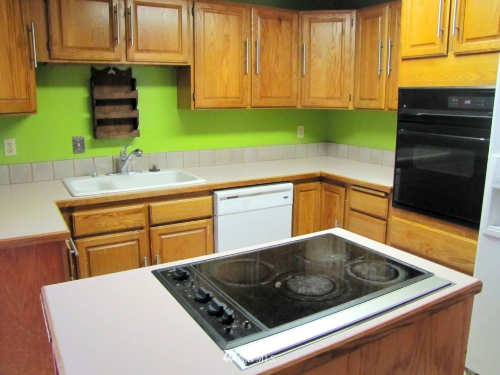18813 Southeast May Valley Road Issaquah, WA 98027 - Photo 2 of 15