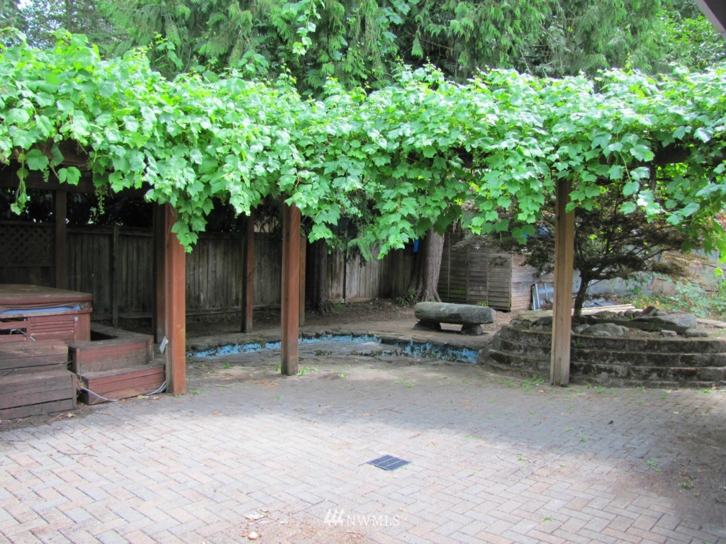 18813 Southeast May Valley Road Issaquah, WA 98027 - Photo 11 of 15