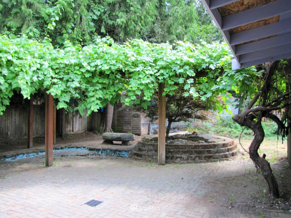18813 Southeast May Valley Road Issaquah, WA 98027 - Photo 12 of 15