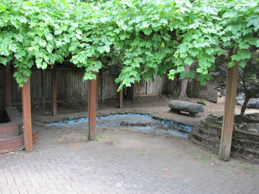 18813 Southeast May Valley Road Issaquah, WA 98027 - Photo 13 of 15